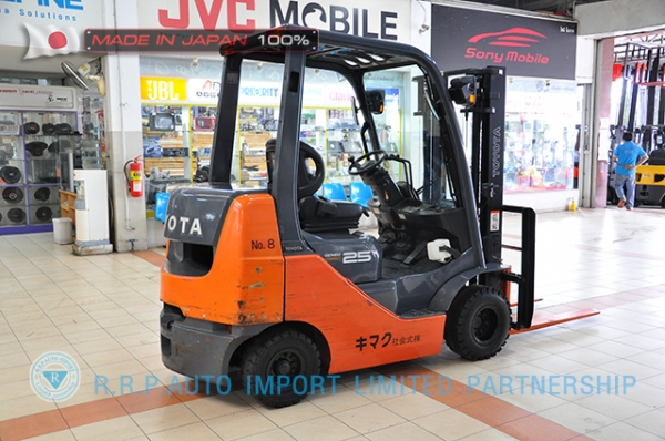 ขายรถโฟล์คลิฟท์มือสอง TOYOTA รุ่น  8FD25-10278 ราคา 425,000 บาท นำเข้าจากประเทศญี่ปุ่น 100\% ไม่เคยใช้งานในไทย