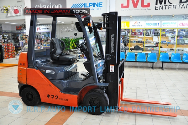 ขายรถโฟล์คลิฟท์มือสอง TOYOTA รุ่น  8FD25-10278 ราคา 425,000 บาท นำเข้าจากประเทศญี่ปุ่น 100\% ไม่เคยใช้งานในไทย