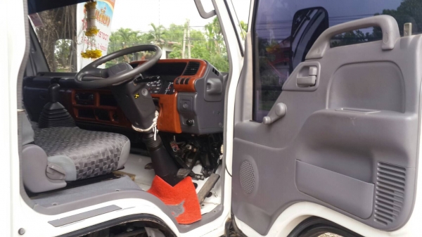 NQR 175 แรงม้า ปี52