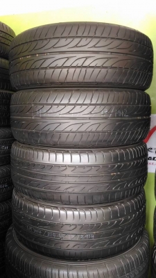 Dunlop LM703 215/55-17  Dunlop LM704 215/55-17