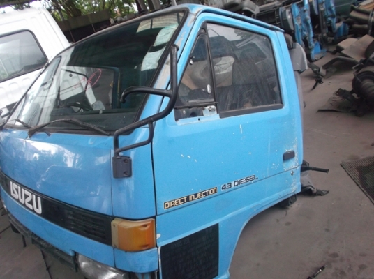 ขายหัวเก๋ง ISUZU NPR 115แรง  สีเดิมๆ(ต้องแต่งสีบ้าง) อุปกรณ์ครบ  มี3หัว