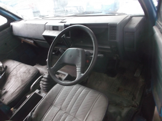 ขายหัวเก๋ง ISUZU NPR 115แรง  สีเดิมๆ(ต้องแต่งสีบ้าง) อุปกรณ์ครบ  มี3หัว