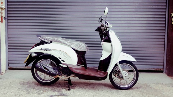 ขออนุญาติขาย HONDA SCOOPY-I 110 CC สีขาวมุกสวยมาก ขออนุญาติขาย HONDA SCOOPY-I 110 CC สีขาวมุกสวยมาก