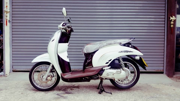 ขออนุญาติขาย HONDA SCOOPY-I 110 CC สีขาวมุกสวยมาก ขออนุญาติขาย HONDA SCOOPY-I 110 CC สีขาวมุกสวยมาก