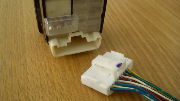 สวิตช์ปรับกระจกมองข้าง TOYOTA แบบมีปุ่มพับ ทรงสี่เหลี่ยม ตัวหนังสือชัดๆ สภาพสวย สวิตช์ปรับกระจกมองข้าง TOYOTA แบบมีปุ่มพับ ทรงสี่เหลี่ยม ตัวหนังสือชัดๆ สภาพสวย