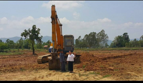 รถแม็คโค PC200 รุ่น 5 ขายควบกับรถเทเลอร์