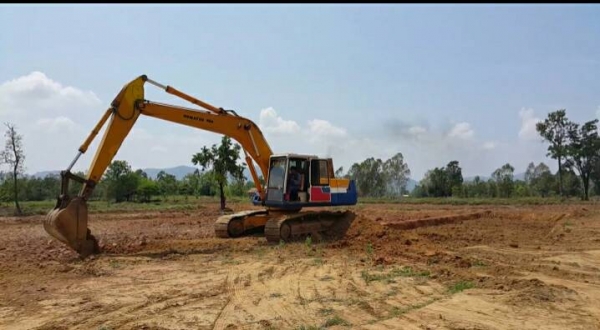 รถแม็คโค PC200 รุ่น 5 ขายควบกับรถเทเลอร์