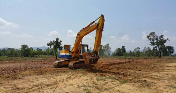 รถแม็คโค PC200 รุ่น 5 ขายควบกับรถเทเลอร์