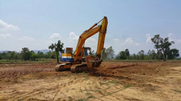 รถแม็คโค PC200 รุ่น 5 ขายควบกับรถเทเลอร์