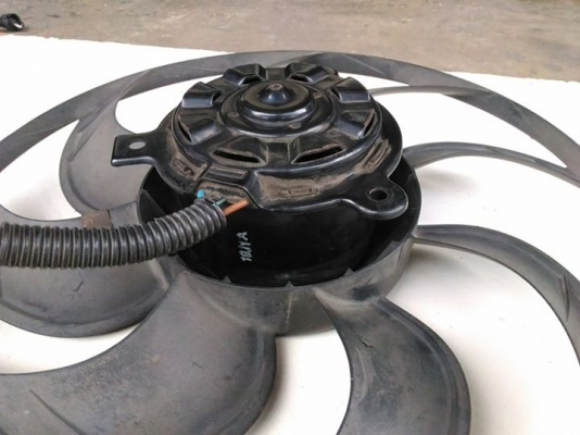 พัดลมหน้าBMW 318I E36 สภาพดี ฿1,000 อยู่ดอนเมือง TEL0890671028 IDline0890671028