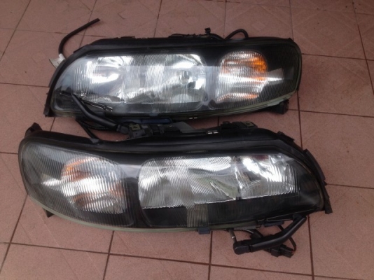 ไฟหน้า VOLVO V70 S60 S80 มีที่ปัดน้ำฝนเก่าญี่ปุ่นเเท้สภาพสวยใสๆคู่ละ