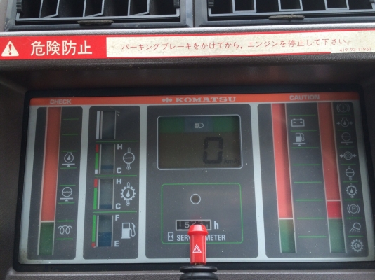 KOMATSU WA300-1 ซีเรียล 30,000 เก่าญี่ปุ่นสภาพสวยมาก โทร.086-303-9797 กู๋อ๋า