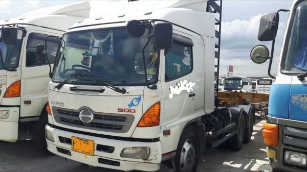 ขายด่วนครับ รถหัวลาก HINO 1J 260 ปี 53 แก๊ส รถสวย พร้อมใช้งานครับ