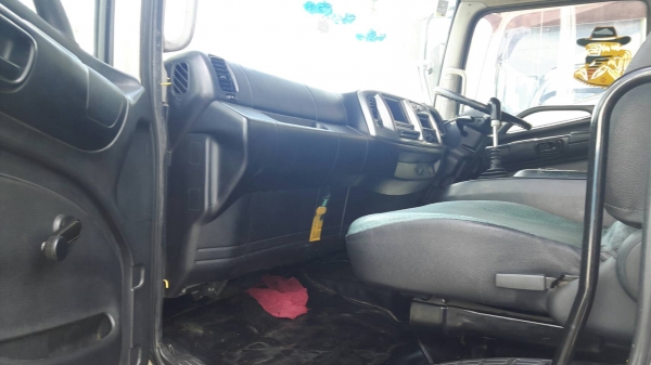 ขายด่วนครับ รถหัวลาก HINO 1J 260 ปี 53 แก๊ส รถสวย พร้อมใช้งานครับ