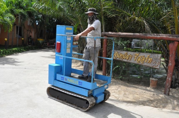 ขายรถกระเช้า AICHI ไฟฟ้า สูง4เมตร รับน้ำหนักได้200โล สวยเดิมจากญี่ปุ่นยังไม่เคยใช้ในไทย 48,000เท่านั้น