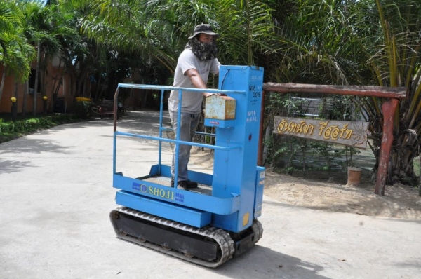 ขายรถกระเช้า AICHI ไฟฟ้า สูง4เมตร รับน้ำหนักได้200โล สวยเดิมจากญี่ปุ่นยังไม่เคยใช้ในไทย 48,000เท่านั้น