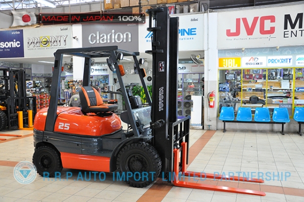 ขายรถโฟล์คลิฟท์มือสอง TOYOTA รุ่น 6FD25-10907 ราคา 385,000 บาท นำเข้าจากประเทศญี่ปุ่น 100\% ไม่เคยใช้งานในไทย