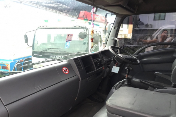 ISUZU FTR240 ปี54 6ล้อ ตู้สิบบาน ยาว 7.6m พร้อมใช้