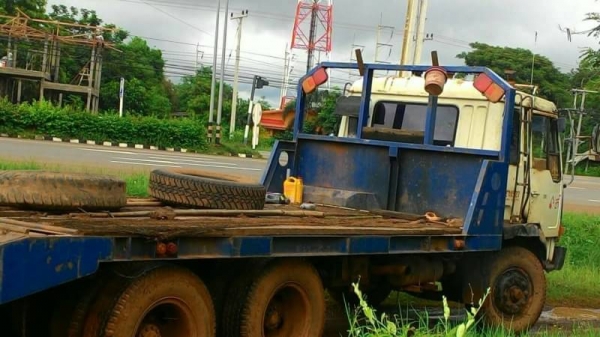 ขาย 425,000  HINO KT 725/ 2 เพลาเครื่อง HO7D 195 แรง ใส่หัว MITSUBISHI แจ้งลงเล่มแล้ว เครื่องดีคัชชีสวย เอกสารเล่มทะเบียน 090-772-3710 090-772-3708