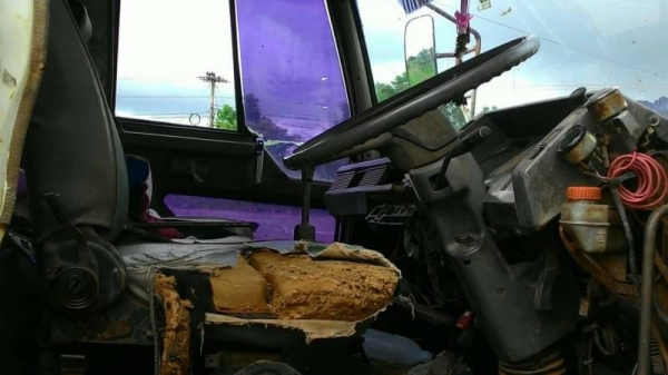 ขาย 425,000  HINO KT 725/ 2 เพลาเครื่อง HO7D 195 แรง ใส่หัว MITSUBISHI แจ้งลงเล่มแล้ว เครื่องดีคัชชีสวย เอกสารเล่มทะเบียน 090-772-3710 090-772-3708