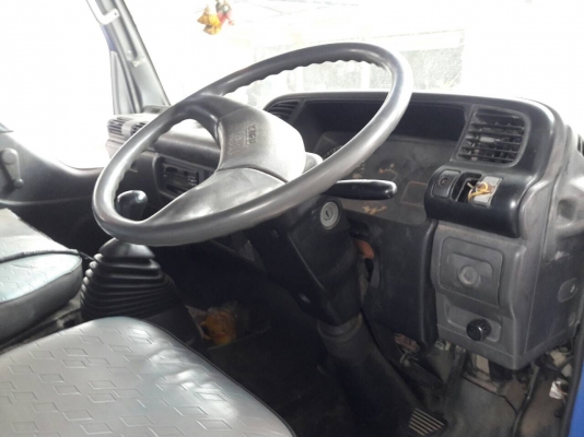 รถอีซูซุ 6 ล้อ ตู้แห้ง  NKR 100 แรงม้า. ปี 47.    สนใจติดต่อ  081 - 6079515