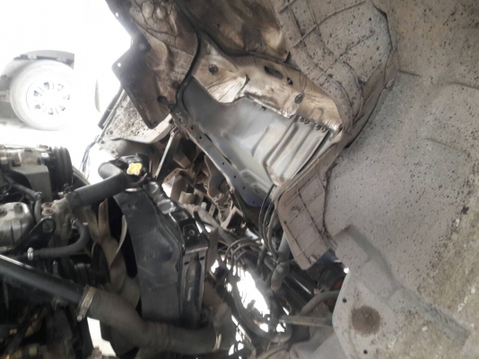 รถอีซูซุ 6 ล้อ ตู้แห้ง  NKR 100 แรงม้า. ปี 47.    สนใจติดต่อ  081 - 6079515