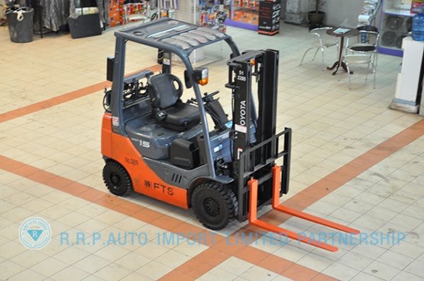 ขายรถโฟล์คลิฟท์มือสอง TOYOTA รุ่น 8FGL15-33042 255,500 บาท นำเข้าจากประเทศญี่ปุ่น 100\% ไม่เคยใช้งานในไทย