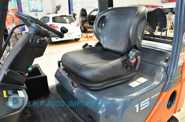 ขายรถโฟล์คลิฟท์มือสอง TOYOTA รุ่น 8FGL15-33042 255,500 บาท นำเข้าจากประเทศญี่ปุ่น 100\% ไม่เคยใช้งานในไทย