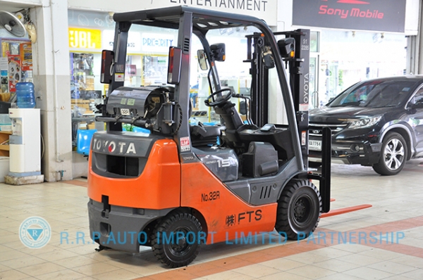 ขายรถโฟล์คลิฟท์มือสอง TOYOTA รุ่น 8FGL15-33042 255,500 บาท นำเข้าจากประเทศญี่ปุ่น 100\% ไม่เคยใช้งานในไทย