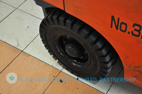 ขายรถโฟล์คลิฟท์มือสอง TOYOTA รุ่น 8FGL15-33042 255,500 บาท นำเข้าจากประเทศญี่ปุ่น 100\% ไม่เคยใช้งานในไทย