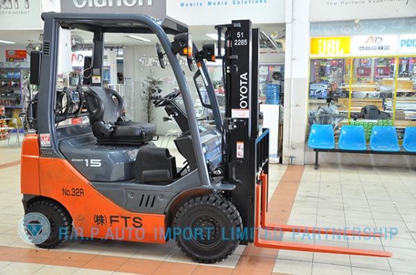 ขายรถโฟล์คลิฟท์มือสอง TOYOTA รุ่น 8FGL15-33042 255,500 บาท นำเข้าจากประเทศญี่ปุ่น 100\% ไม่เคยใช้งานในไทย