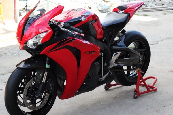 <เอิร์ท พิดโลก>CBR1000RR ปี08 สรรพแท้100\% สภาพสวย แต่งล้น