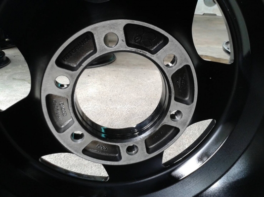 ขอบ16นิ้ว6รู กว้าง8นิ้ว พร้อมยาง สวยๆ 4 ล้อ ราคา 7800 บาท