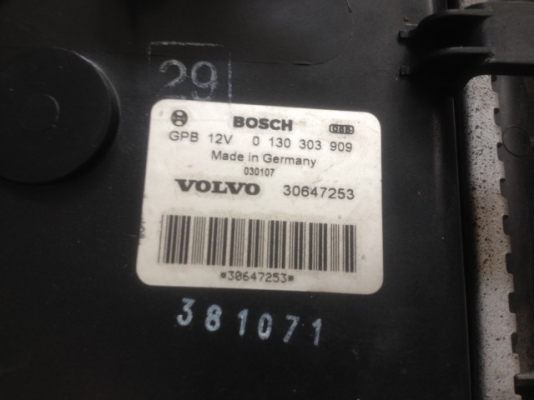 หม้อน้ำพร้อมพัดลม VOLVO V70 S60 S80 เก่าญี่ปุ่นเเท้สภาพสวยชุดละ