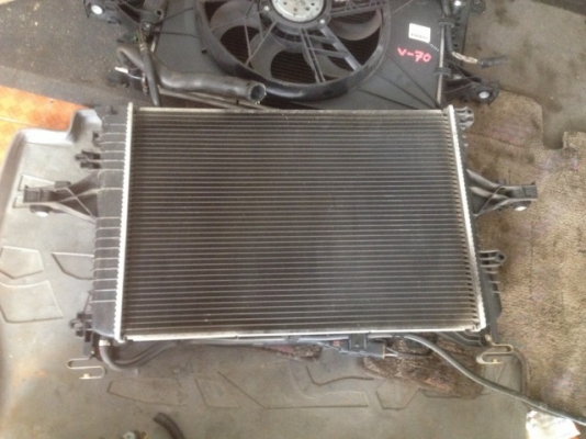 หม้อน้ำพร้อมพัดลม VOLVO V70 S60 S80 เก่าญี่ปุ่นเเท้สภาพสวยชุดละ