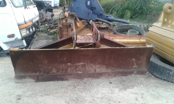 ขายใบเกรดสำหรับติดรถแมคโค ขนาด 120-200 แทนบุ้งกี๋ ราคา 15,000 บาท