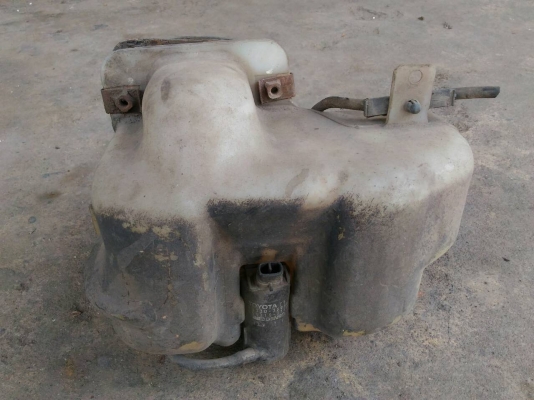 กระป๋องฉีดน้ำรถตู้หัวจรวด  500บาท อยู่ดอนเมือง TEL0890671028 IDline0890671028