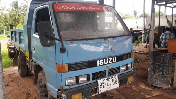 6 ล้อดั้ม 100 แรง ISUZU NKR57E ดูหน้าเล่ม รถใช้งานได้ปกติ เล่มพร้อม