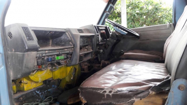 6 ล้อดั้ม 100 แรง ISUZU NKR57E ดูหน้าเล่ม รถใช้งานได้ปกติ เล่มพร้อม