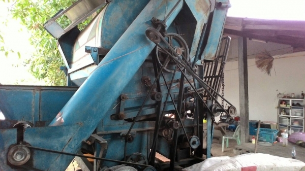 ขายตู้สีข้าว 5 ฟุตพร้อมใช้ราคาถุก 95000  บาท  เครืองอิซุซุ 100  แรงดีไม่มีตำนิ ต้องการขายด่วน