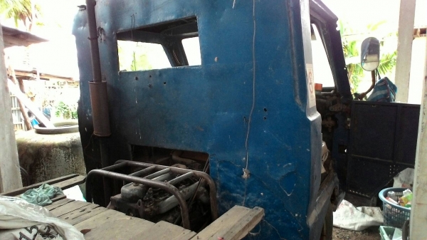 ขายตู้สีข้าว 5 ฟุตพร้อมใช้ราคาถุก 95000  บาท  เครืองอิซุซุ 100  แรงดีไม่มีตำนิ ต้องการขายด่วน