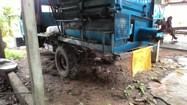 ขายตู้สีข้าว 5 ฟุตพร้อมใช้ราคาถุก 95000  บาท  เครืองอิซุซุ 100  แรงดีไม่มีตำนิ ต้องการขายด่วน