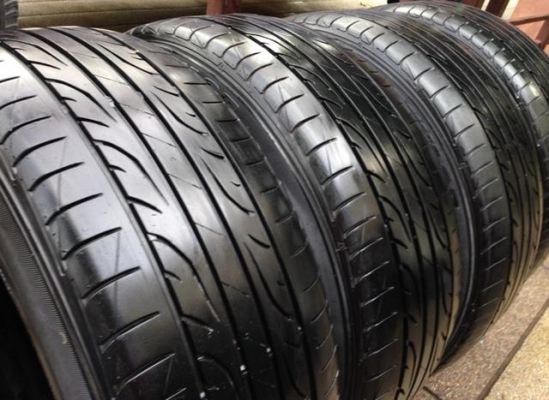 ยาง Dunlop 235 55 18 ปลายปี13 ราคาไม่แพง