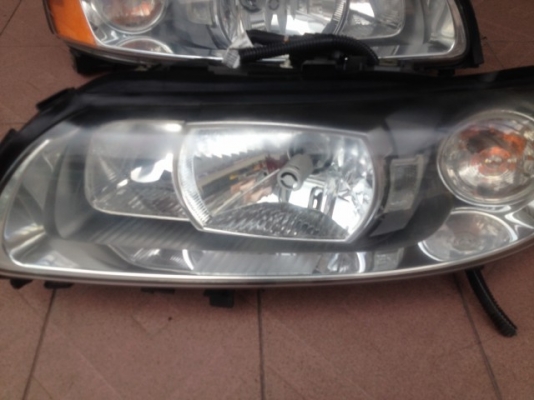 ไฟหน้าซีน่อน VOLVO V70 P2 เก่าญี่ปุ่นเเท้สภาพตามรูปคู่ละ ไฟหน้าซีน่อน VOLVO V70 P2 เก่าญี่ปุ่นเเท้สภาพตามรูปคู่ละ