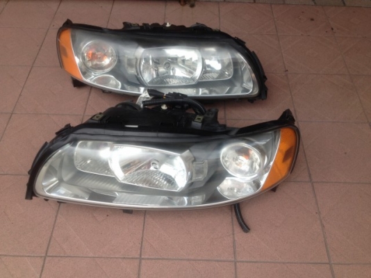 ไฟหน้าซีน่อน VOLVO V70 P2 เก่าญี่ปุ่นเเท้สภาพตามรูปคู่ละ