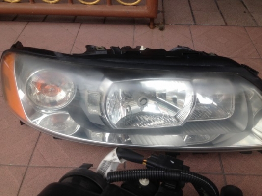 ไฟหน้าซีน่อน VOLVO V70 P2 เก่าญี่ปุ่นเเท้สภาพตามรูปคู่ละ ไฟหน้าซีน่อน VOLVO V70 P2 เก่าญี่ปุ่นเเท้สภาพตามรูปคู่ละ