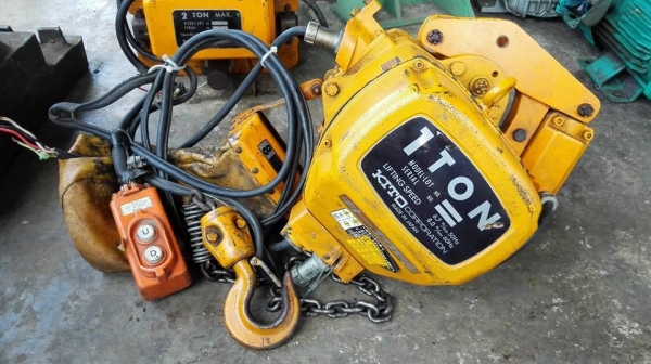 ** SOLD ** รอกโซ่ไฟฟ้า KITO 1 Ton.โซ่ยาว 8 เมตร แปลงใช้ไฟ 380V เรียบร้อยพร้อมใช้งานมาเทสก่อนได้!!