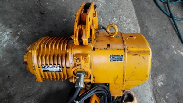 ** SOLD ** รอกโซ่ไฟฟ้า KITO 1 Ton.โซ่ยาว 8 เมตร แปลงใช้ไฟ 380V เรียบร้อยพร้อมใช้งานมาเทสก่อนได้!!