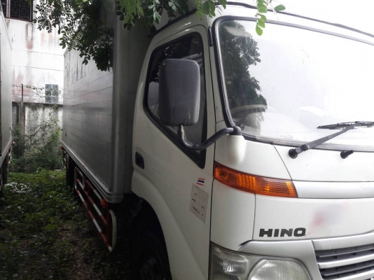 รถฮีโน่ 6 ล้อ ( ทูโถ้ ) ตู้แห้ง  136 แรงม้า. ปี 50.    สนใจติดต่อ  081 - 6079515