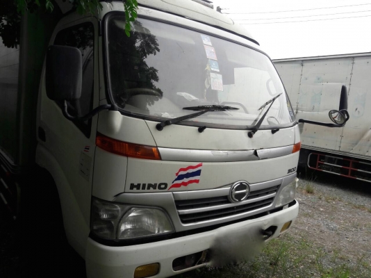 รถฮีโน่ 6 ล้อ ( ทูโถ้ ) ตู้แห้ง  136 แรงม้า. ปี 50.    สนใจติดต่อ  081 - 6079515